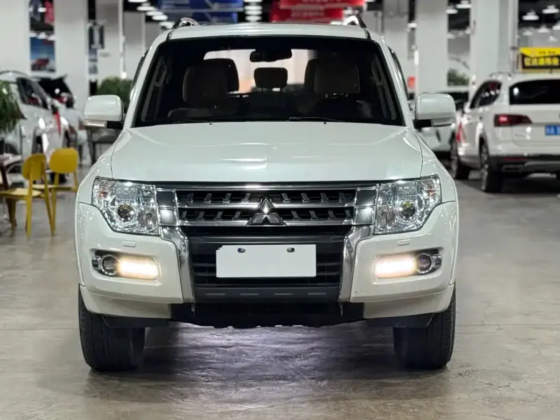 Mitsubishi Pajero (Import), 2018 — фото 1