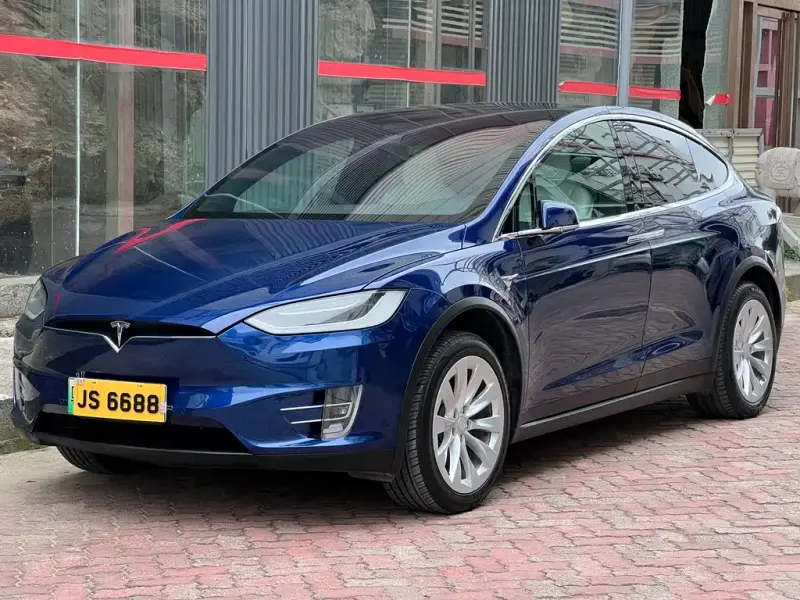 Tesla Model X, 2017