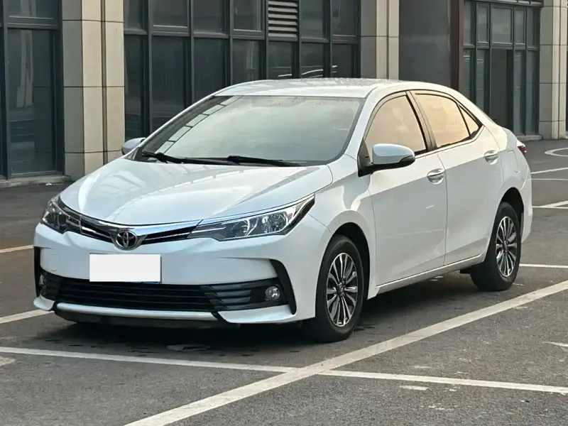 Toyota Corolla, 2018 — фото 1