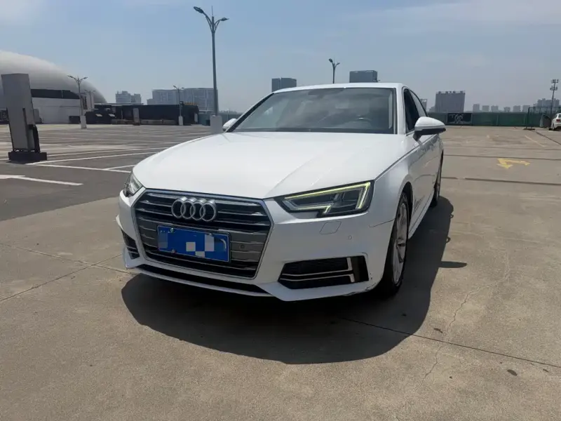 Audi A4L, 2018 — фото 1