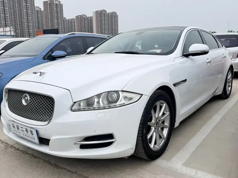 Jaguar XJ, 2012