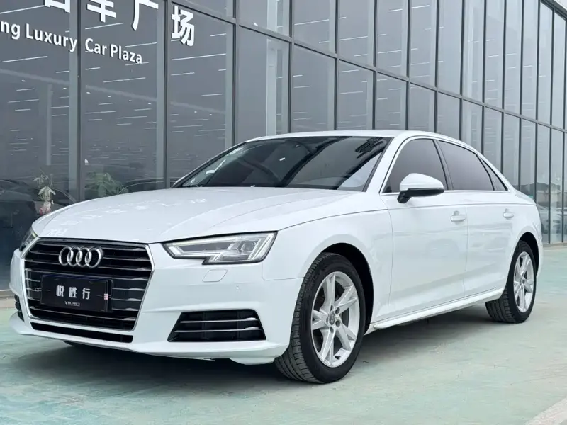 Audi A4L, 2018 — фото 1