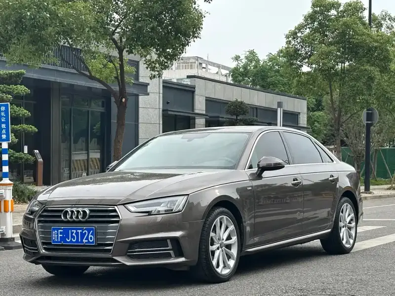Audi A4L, 2018 — фото 1
