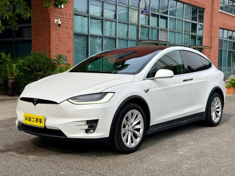 Tesla Model X, 2017