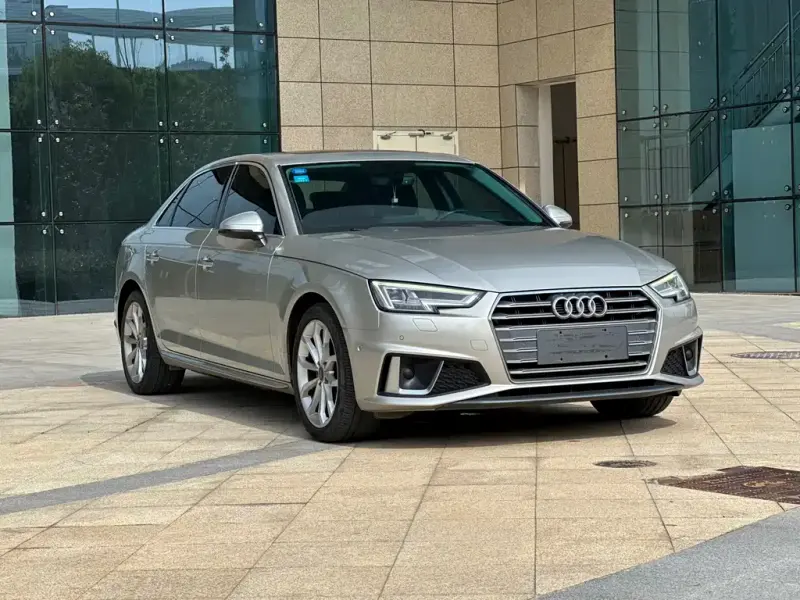 Audi A4L, 2019 — фото 1