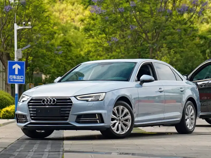 Audi A4L, 2019 — фото 1