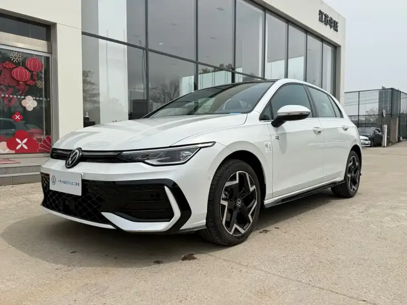 Volkswagen Golf, 2025