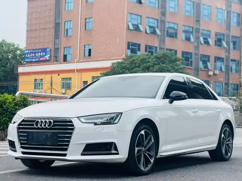 Audi A4L, 2018 — фото 1