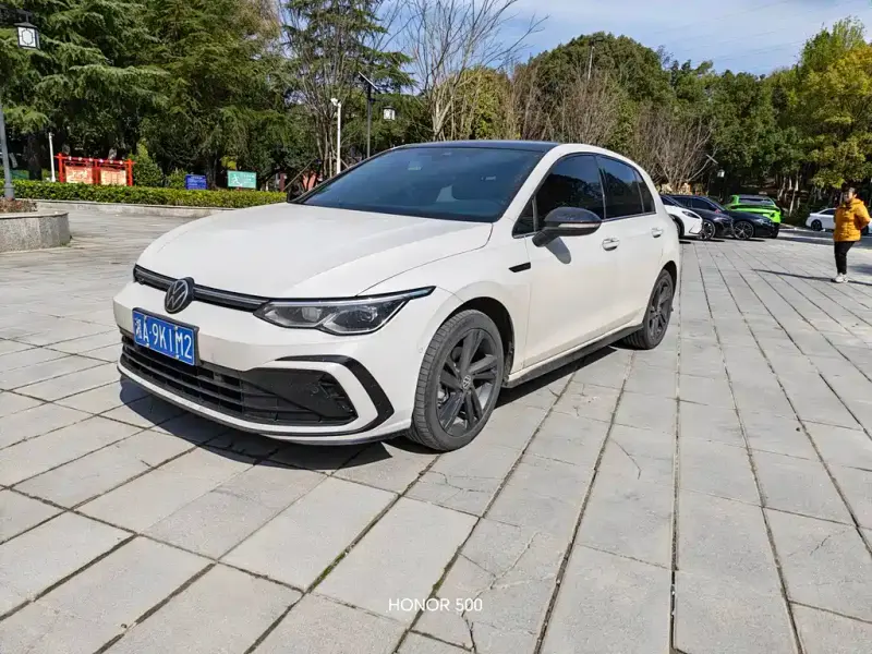 Volkswagen Golf, 2024