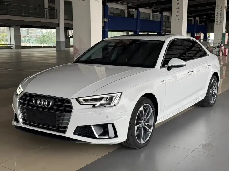 Audi A4L, 2020 — фото 1