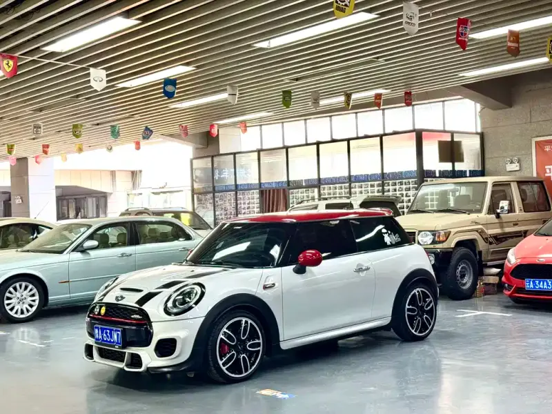 MINI JCW, 2017 — фото 1