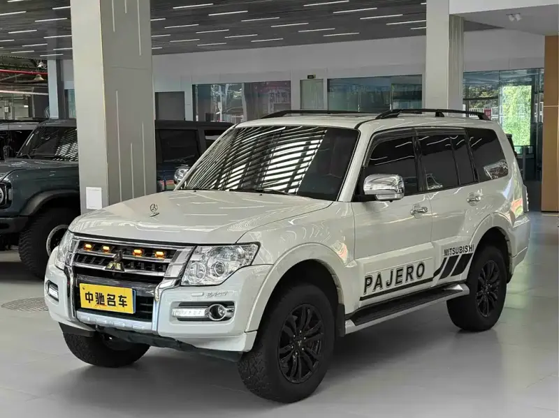 Mitsubishi Pajero (Import), 2019 — фото 1