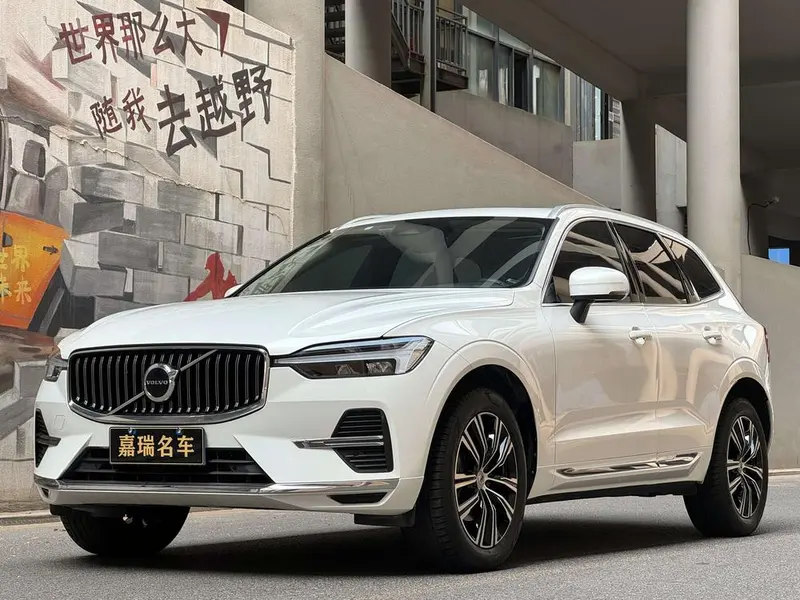Volvo XC60 B5 4WD Luxury Edition, 2022 — фото 1