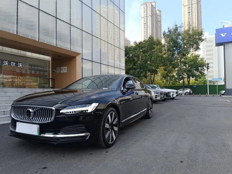 Volvo S90 PHEV, 2025