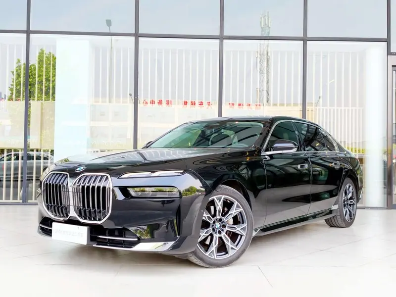 BMW 7-Series 735Li Luxury, 2023 — фото 1