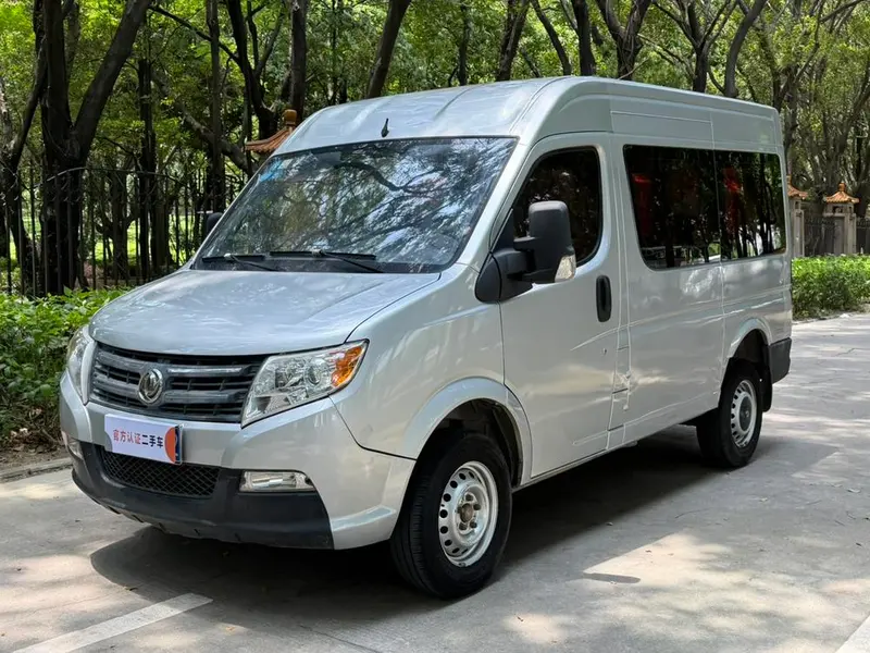 Dongfeng Yufeng 2.5T领运 версия 御利宝 короткая база средняя крыша ZD25 нормы China V, 2016 — фото 1