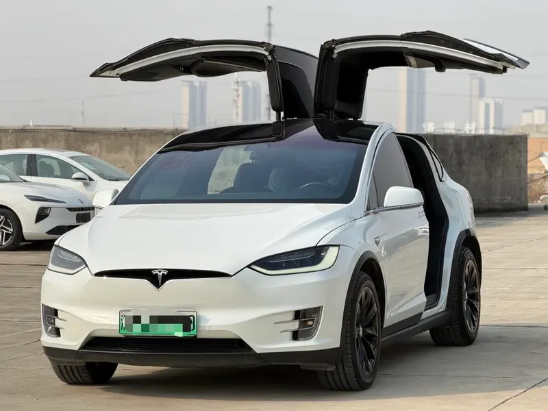 Tesla Model X, 2017