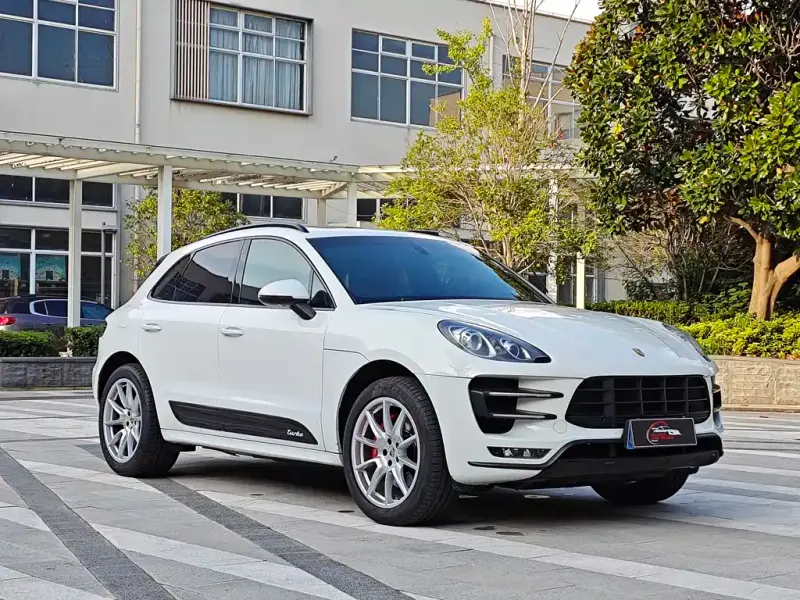 Porsche Macan, 2015
