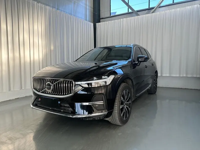 Volvo XC60 B5 4WD Luxury Edition, 2025 — фото 1