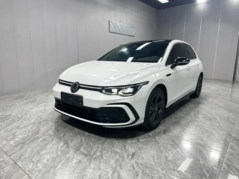 Volkswagen Golf, 2023