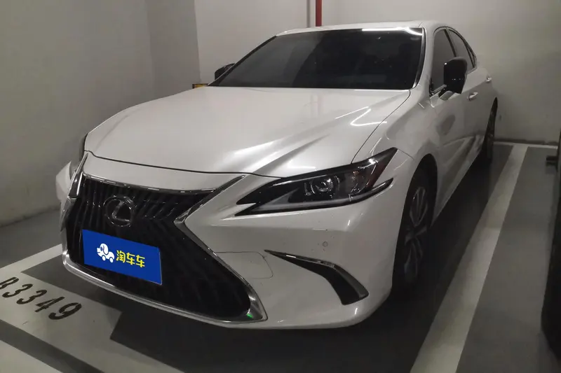 Lexus ES, 2022
