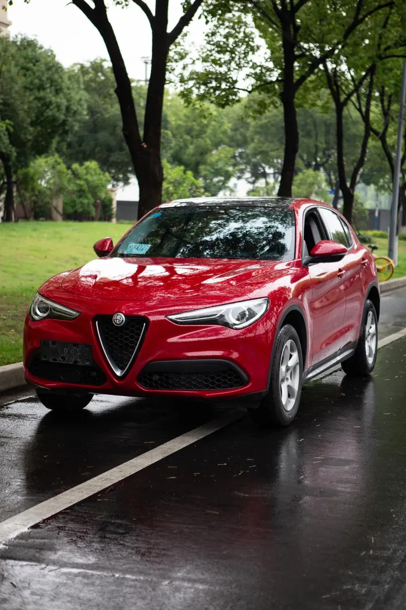 Alfa Romeo Stelvio, 2017