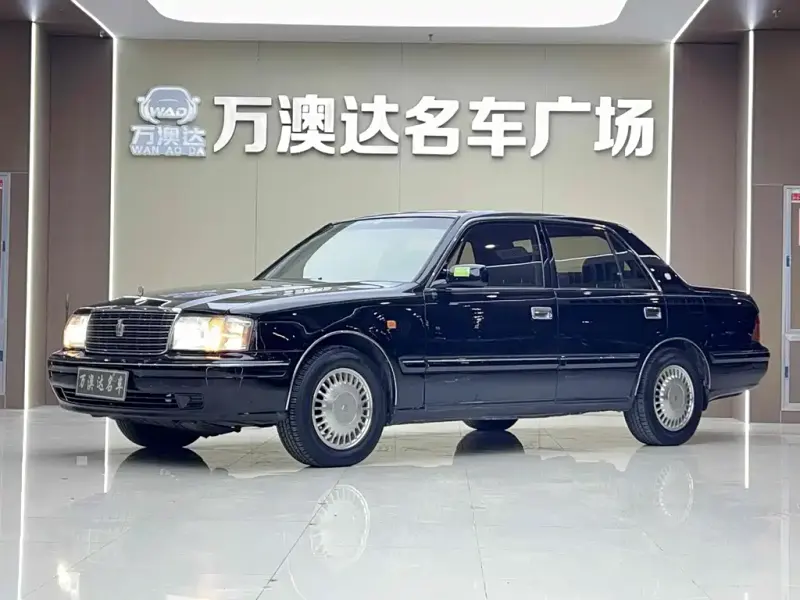 Toyota Crown, 2001