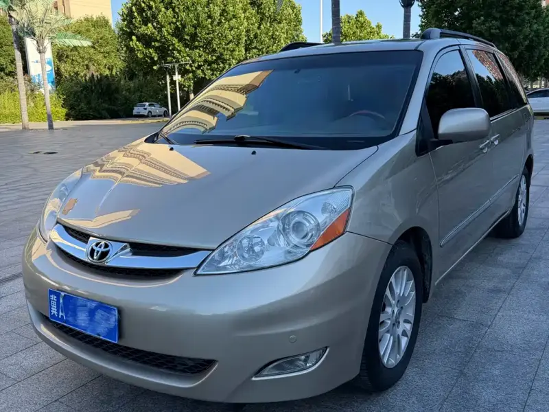 Toyota Sienna, 2009