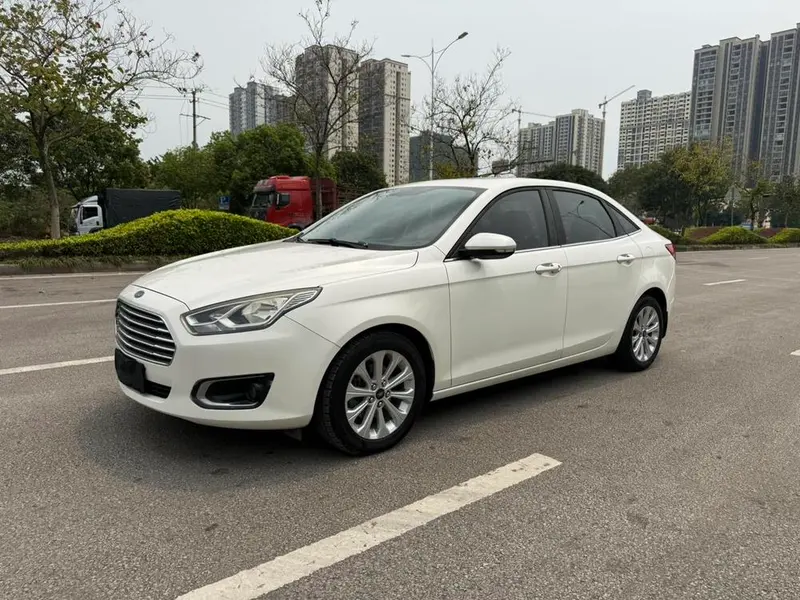 Ford Escort 1.5L Auto Fashion Version, 2015 — фото 1
