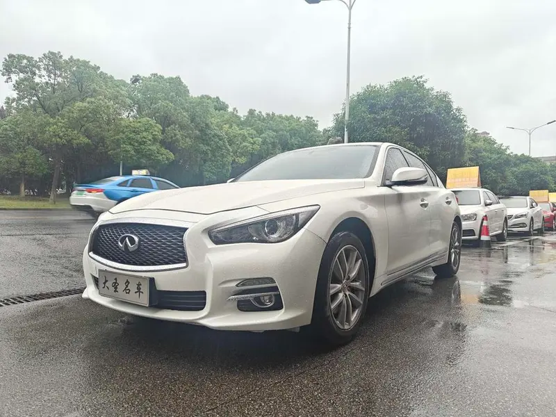 Infiniti Q50L, 2015