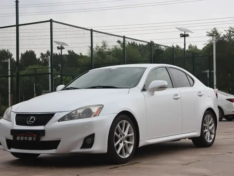 Lexus IS, 2012