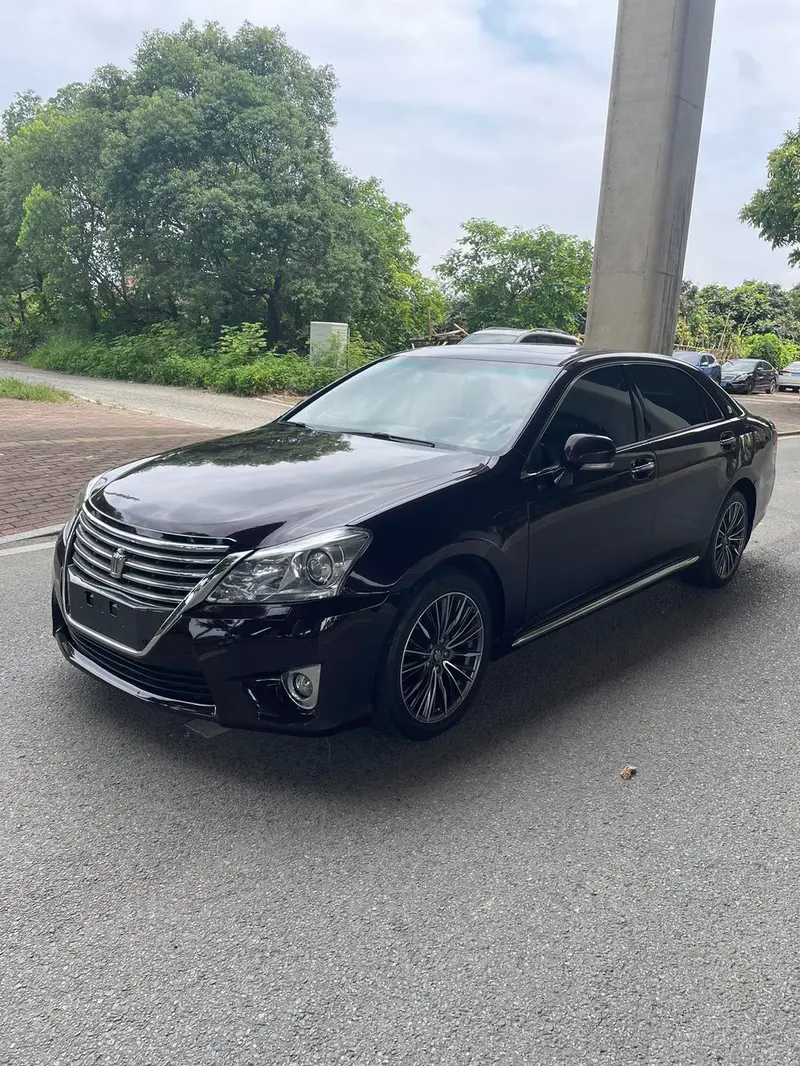 Toyota Crown 2.5L Royal Leather Edition, 2012 — фото 1