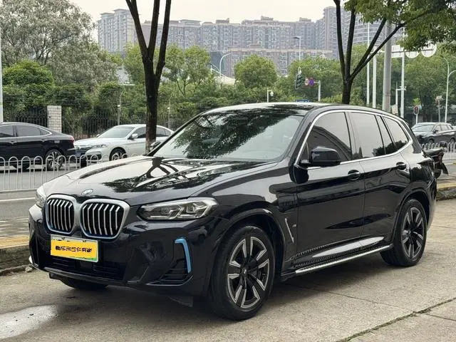 BMW iX3, 2022