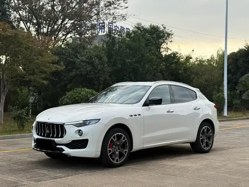 Maserati Levante, 2017 — фото 1