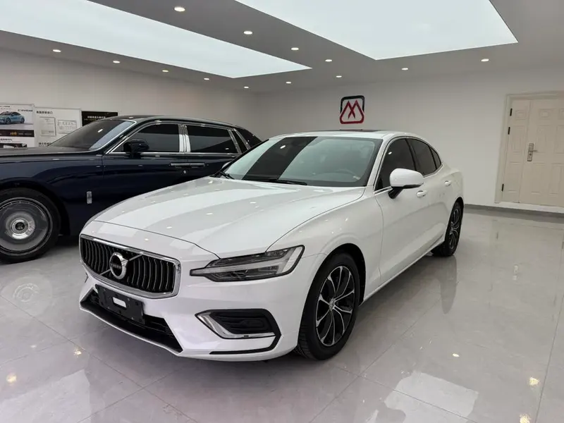 Volvo S60 T4 Luxury Edition, 2020 — фото 1