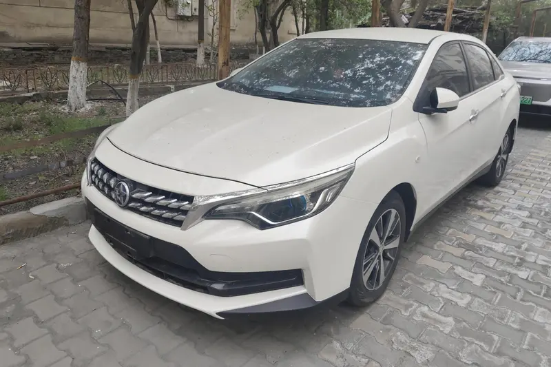 Venucia D60 十万荣耀 1.6L Entry механика 辰尚 версия нормы China VI, 2019 — фото 1