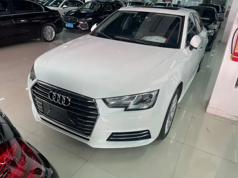 Audi A4L, 2018 — фото 1