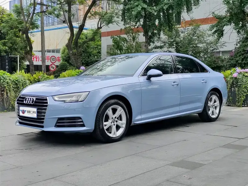 Audi A4L, 2018 — фото 1