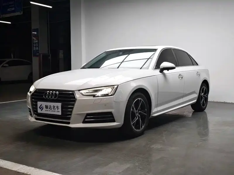 Audi A4L, 2018 — фото 1