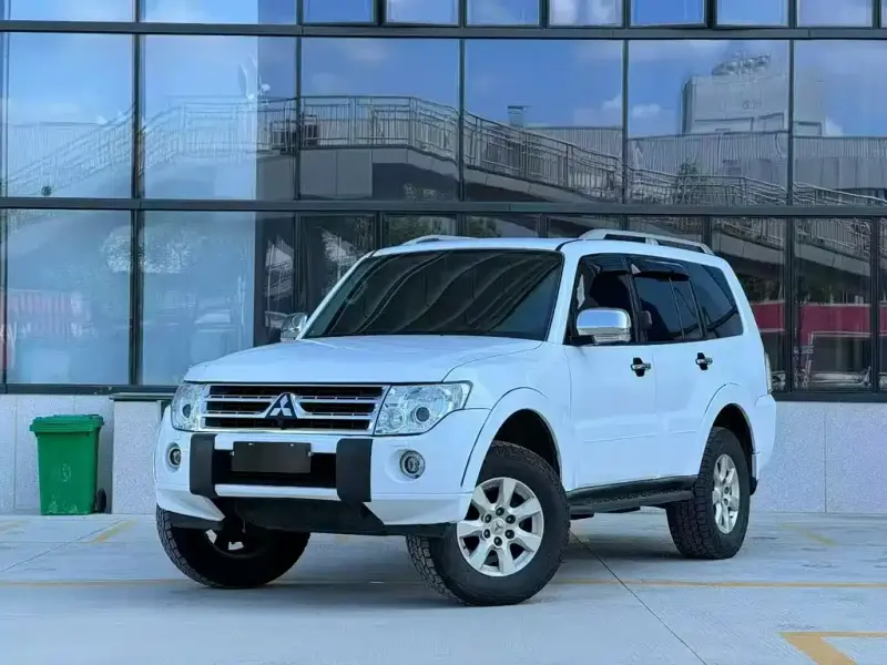 Mitsubishi Pajero (Import), 2009