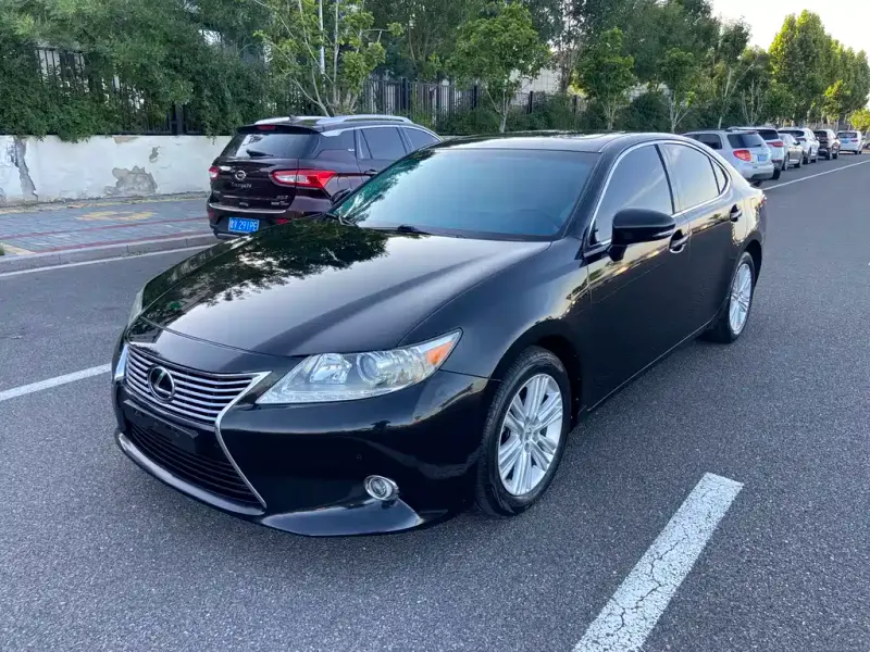 Lexus ES, 2012