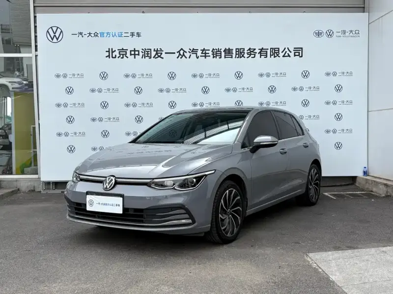 Volkswagen Golf, 2024