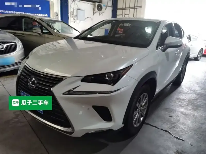Lexus NX, 2021