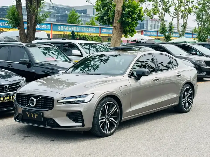 Volvo XC60 PHEV, 2021