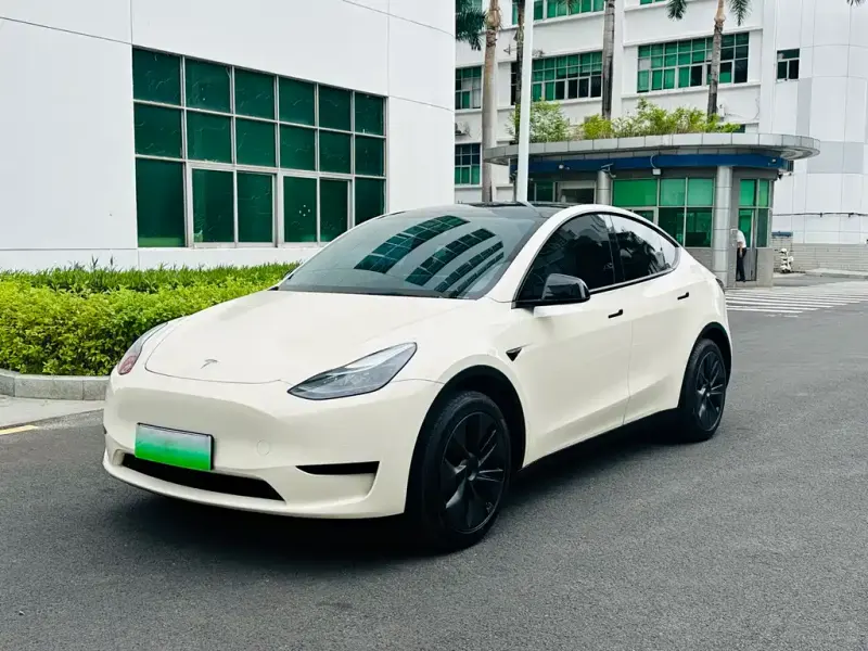Tesla Model Y, 2024