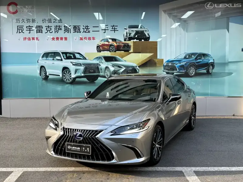 Lexus ES, 2022