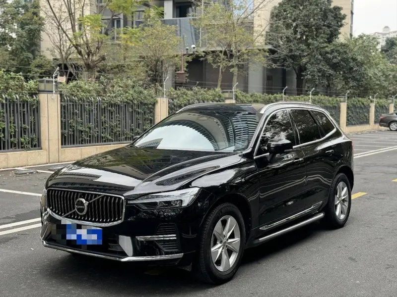 Volvo XC60 B5 4WD Luxury Edition, 2022 — фото 1