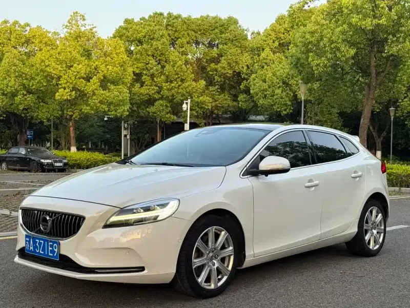 Volvo V40, 2016