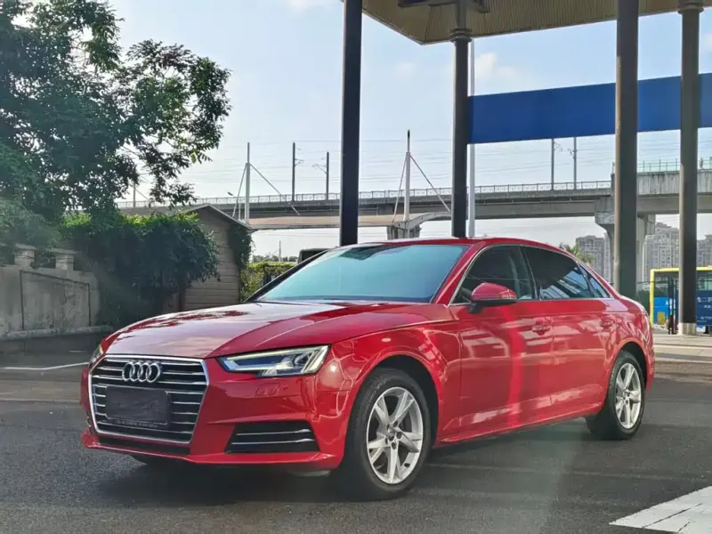 Audi A4L, 2018 — фото 1