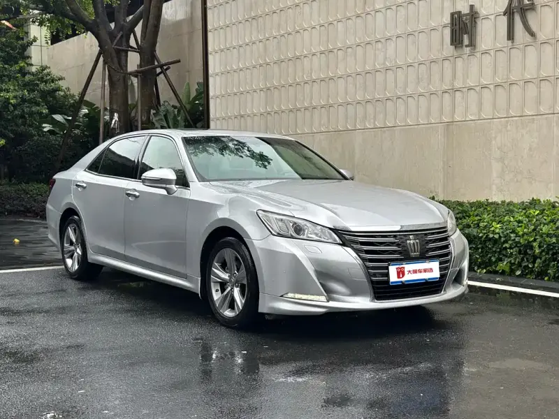 Toyota Crown, 2016 — фото 1